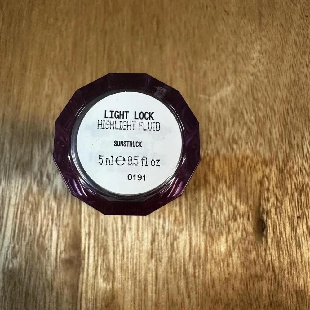 About-Face Light Lock Highlight Fluid Sunstruck Glow 0.5 oz
